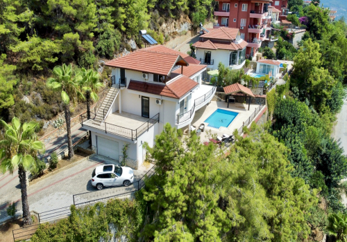 Alcon Villa - 4 soveværelser villa med privat pool i Alanya