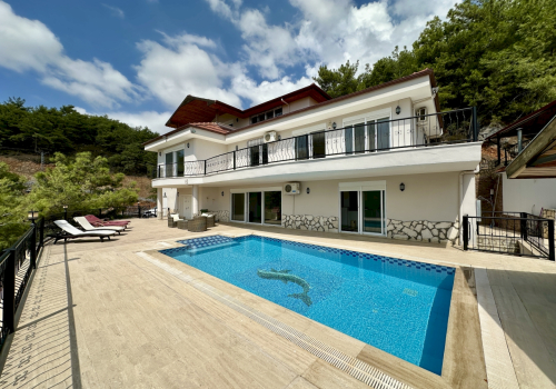 Alcon Villa - 4 soveværelser villa med privat pool i Alanya