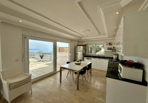 Villa med Hav- og Slotsudsigt i Tepe-kvarteret, Alanya