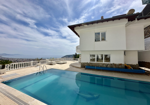 Villa med Hav- og Slotsudsigt i Tepe-kvarteret, Alanya