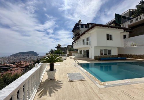 Villa med Hav- og Slotsudsigt i Tepe-kvarteret, Alanya