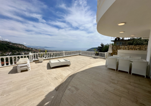 Villa med Hav- og Slotsudsigt i Tepe-kvarteret, Alanya