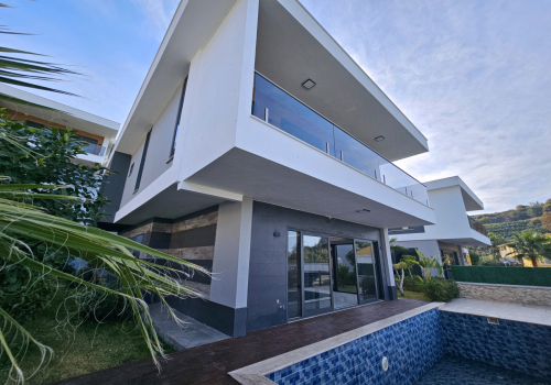 Luksuriøse 4+1 private villaer til salg i Kargıcak